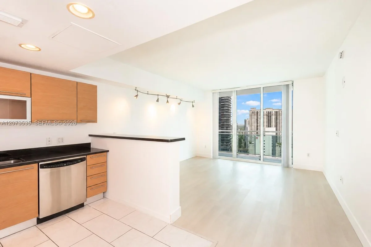 951 Brickell Ave #2709, Miami: photo 1 of 32