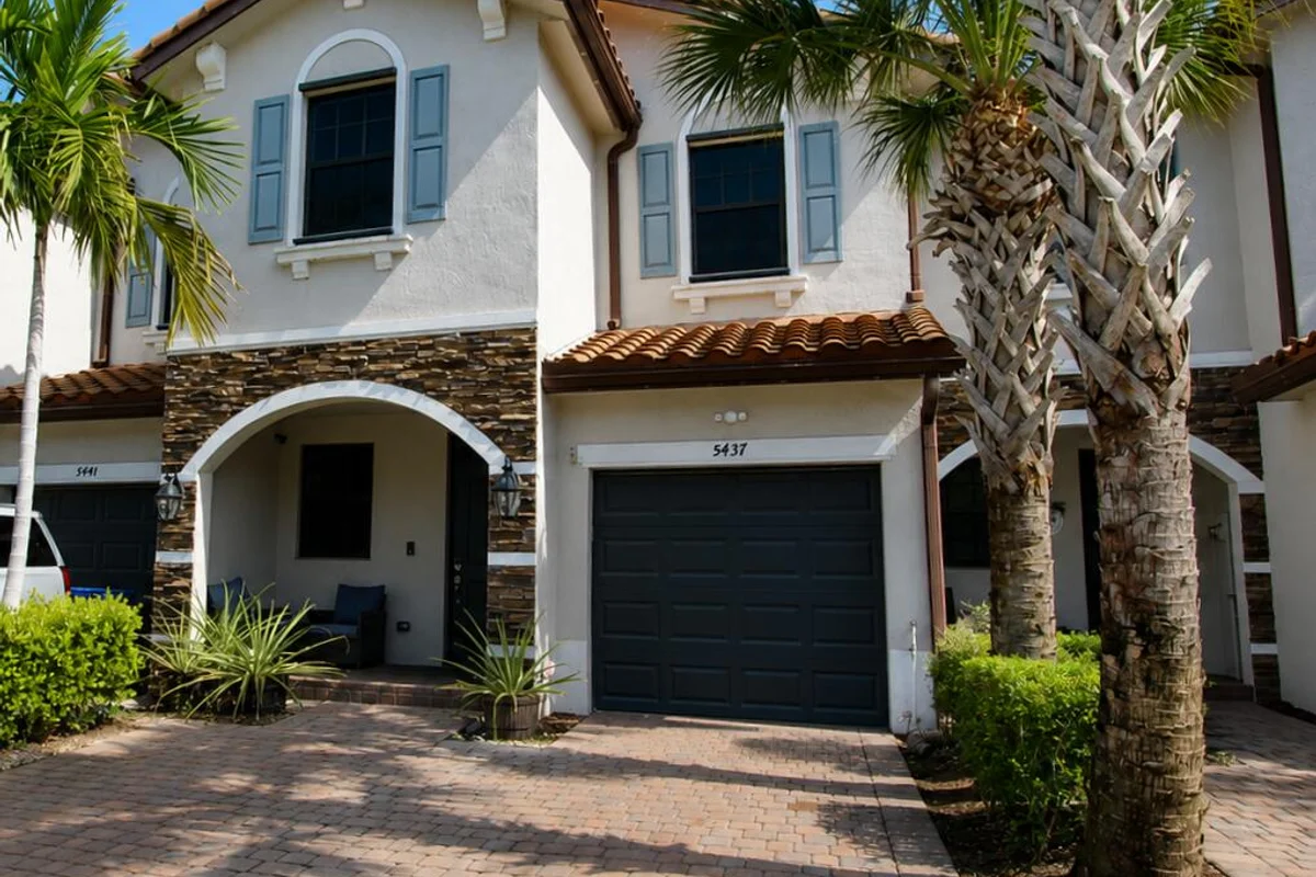 5437 NW 27th Ct, Margate: photo 1 of 51