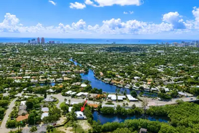 1400 NE 21st St, Wilton Manors: photo 1 of 38