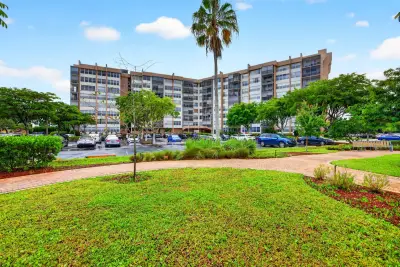 1100 St Charles Pl #PH3, Pembroke Pines: photo 1 of 70