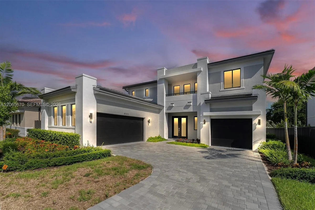 8283 SW 120th Ter, Miami: photo 1 of 47