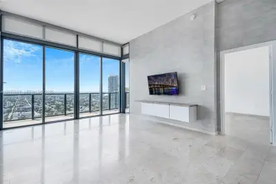 88 SW 7th St #4004, Miami: photo 1 of 31