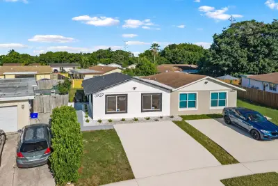 5937 Caribbean Blvd, West Palm Beach: photo 1 of 25