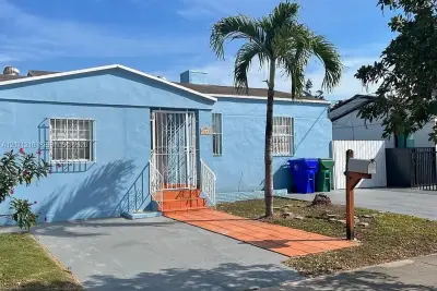 2645 SW 33rd Ave, Miami: photo 1 of 15