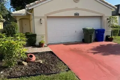 20815 NW 15th St, Pembroke Pines: photo 1 of 12