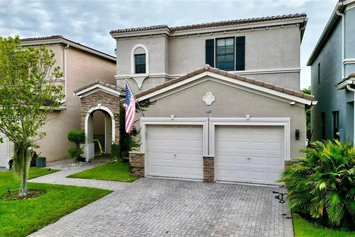 668 NE 191st St, Miami: photo 1 of 31