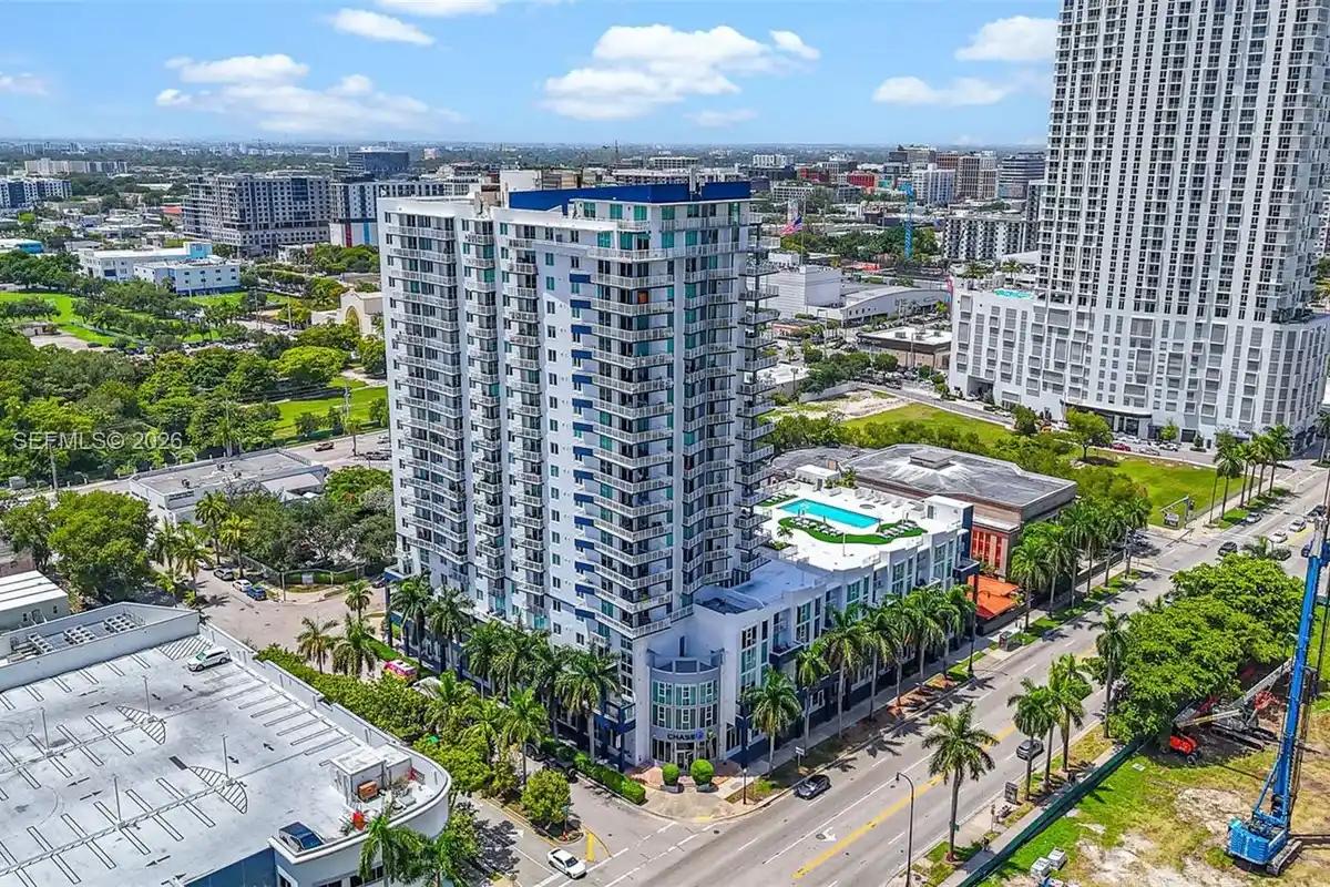 275 NE 18th St #1803, Miami: photo 1 of 39