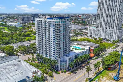 275 NE 18th St #1803, Miami: photo 1 of 39