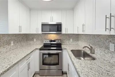50 W 28th St #54, Hialeah: photo 1 of 21