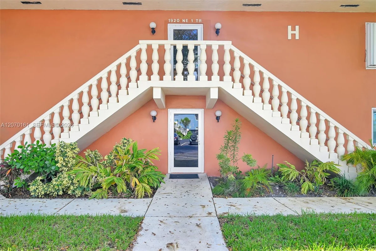 1920 NE 1st Ter #109H, Wilton Manors: photo 1 of 34