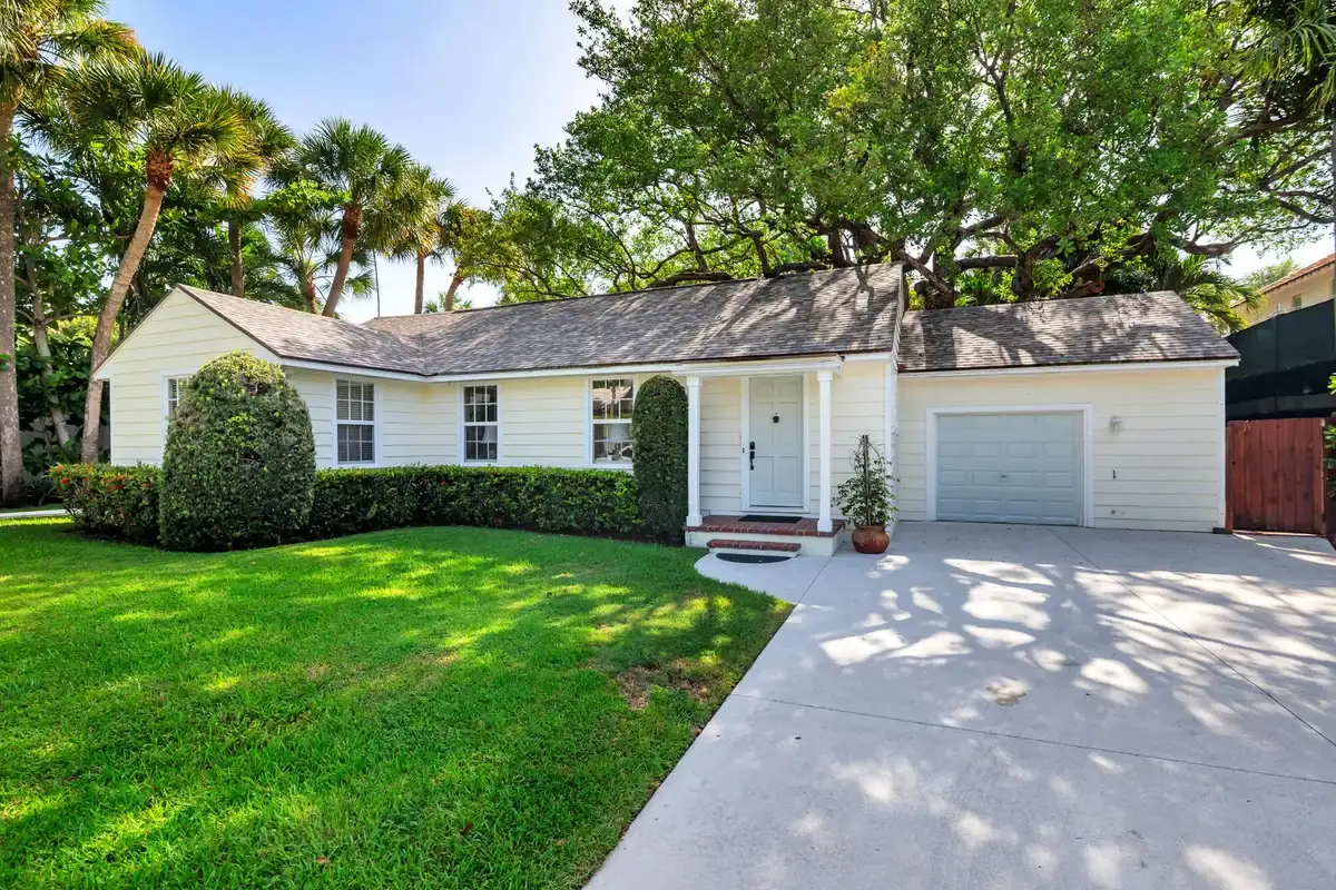 1161 N Ocean Way, Palm Beach: photo 1 of 38