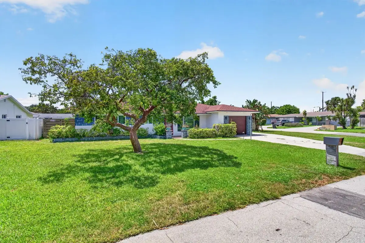 200 NE 28th Ter, Boca Raton: photo 1 of 46