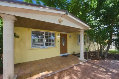 10275 SW 152nd St, Miami: photo 1 of 34