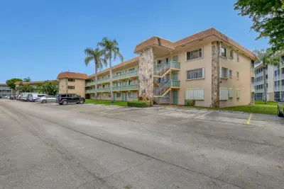 400 Village Green Cir W #117, Palm Springs: photo 1 of 19