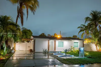 1623 S 24th Ter, Hollywood: photo 1 of 9