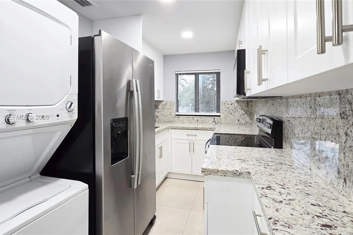 50 W 28th St #56, Hialeah: photo 1 of 18