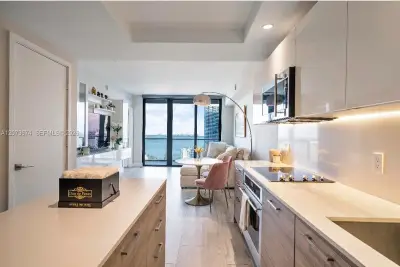 121 NE 34th St #2506A, Miami: photo 1 of 33
