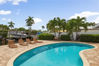 800 SE 3rd Ter, Pompano Beach: photo 1 of 31