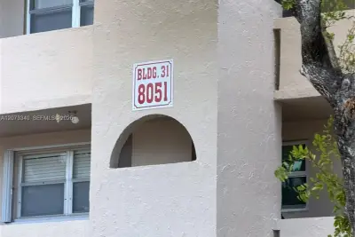 8051 N Sunrise Lakes Dr #107, Sunrise: photo 1 of 13