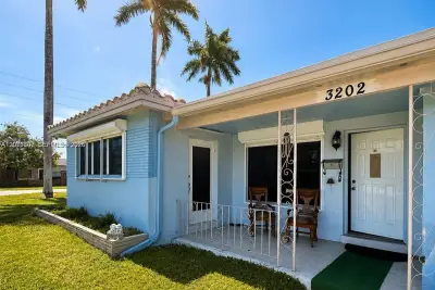 3202 Pierce St, Hollywood: photo 1 of 9