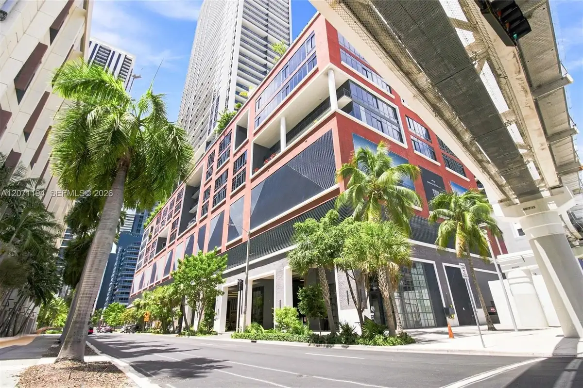 159 NE 6th St #5102, Miami: photo 1 of 43