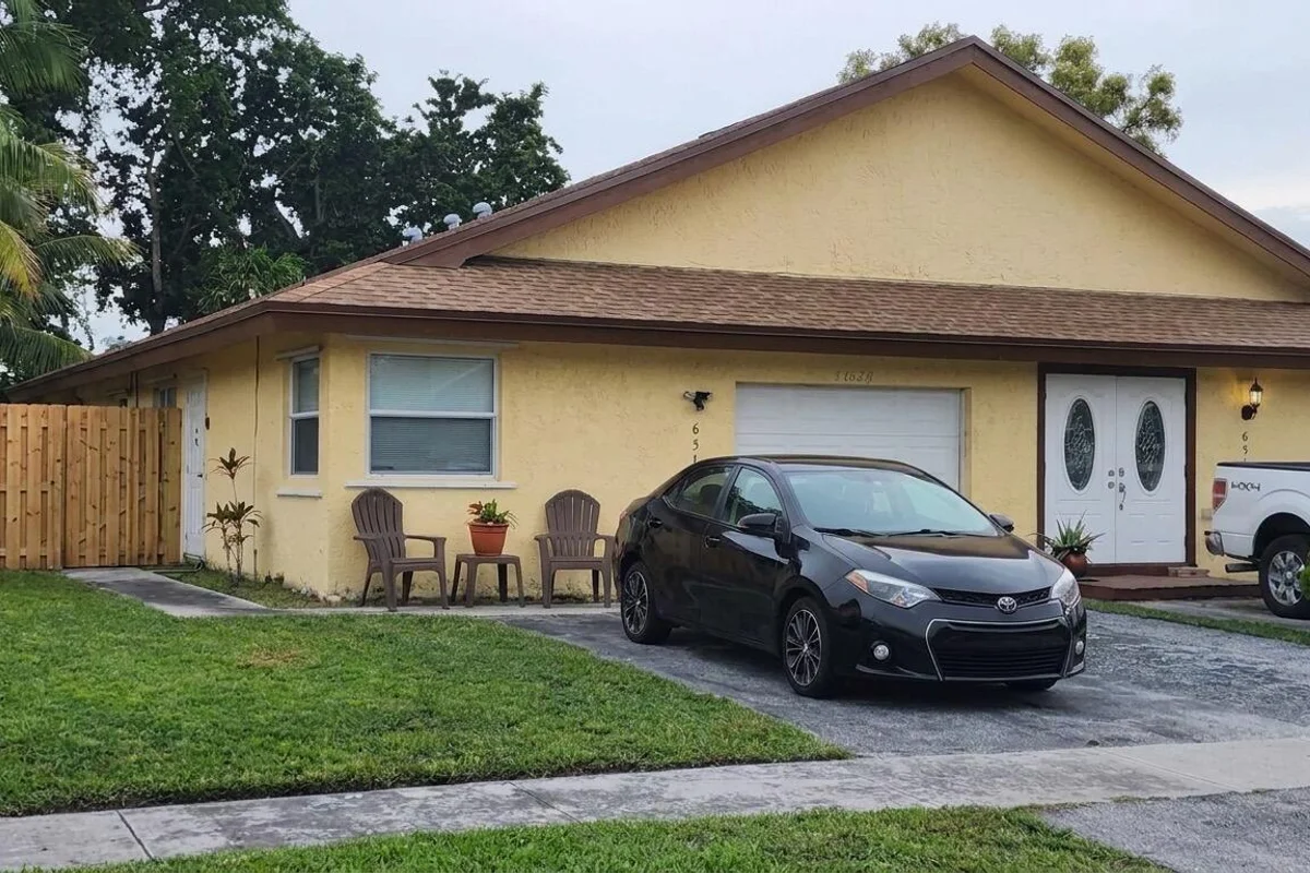 6534 Harbour Rd, North Lauderdale: photo 1 of 11