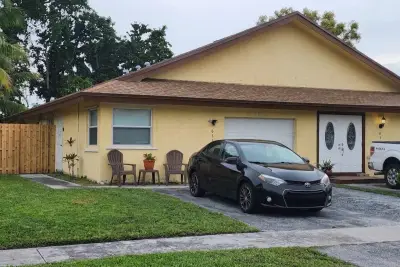 6534 Harbour Rd, North Lauderdale: photo 1 of 11