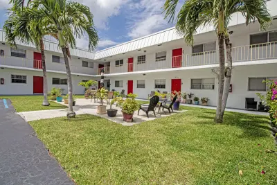 402 Lake Shore Dr #201, West Palm Beach: photo 1 of 19