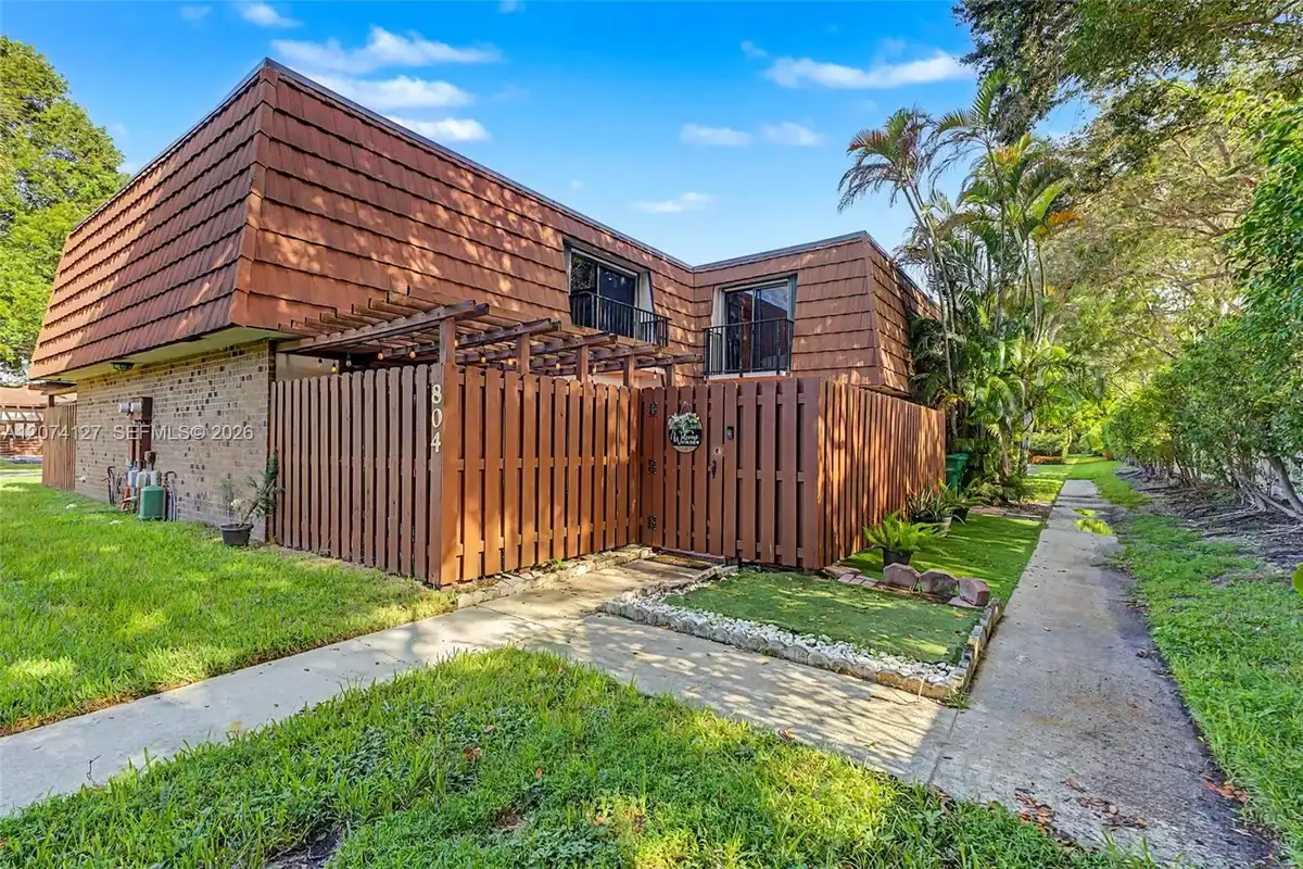 804 SW 119th Way, Davie: photo 1 of 43