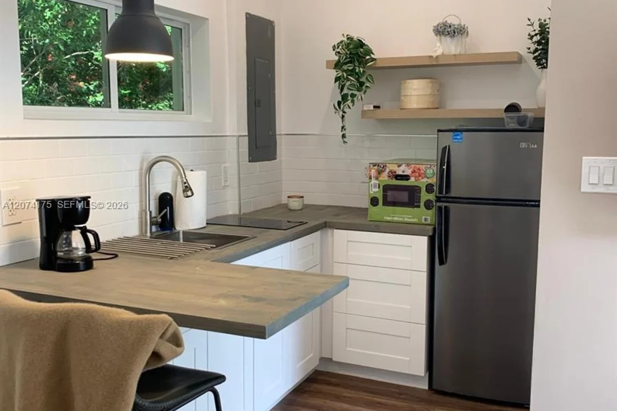 14921 N Spur Dr #1, Miami: photo 1 of 12