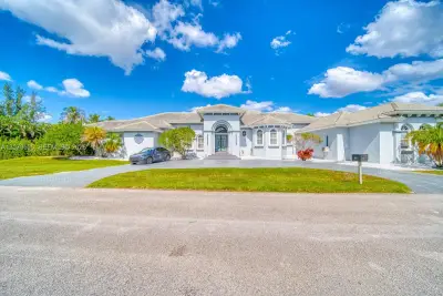 901 NW 122nd Ave, Plantation: photo 1 of 76