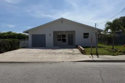 1418 K, Lake Worth Beach: photo 1 of 19