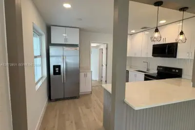 825 S 28th Ave, Hollywood: photo 1 of 29