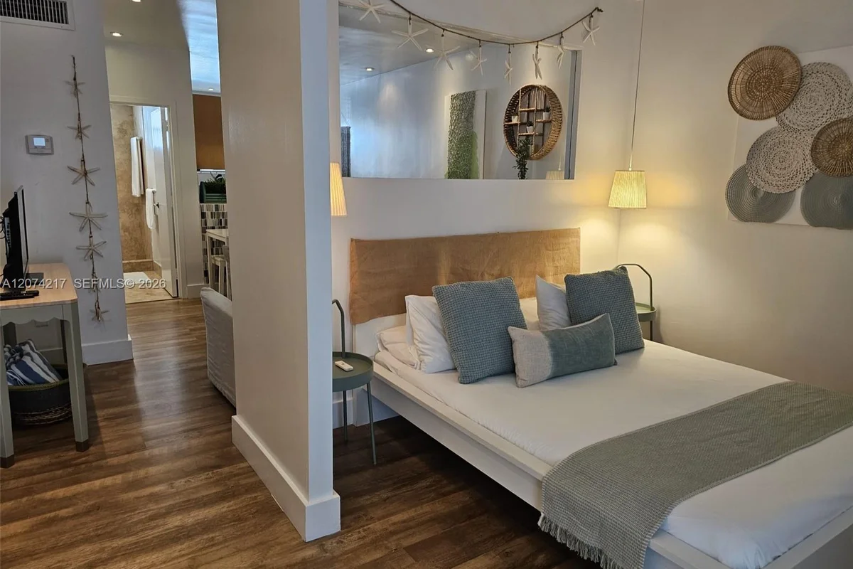 751 Collins Ave #3, Miami Beach: photo 1 of 27