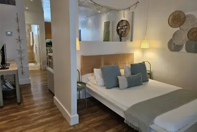 751 Collins Ave #3, Miami Beach: photo 1 of 27