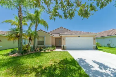19200 NW 24th Ct, Pembroke Pines: photo 1 of 47
