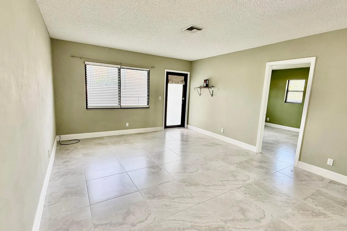 1691 W 26th St #1, Riviera Beach: photo 1 of 6