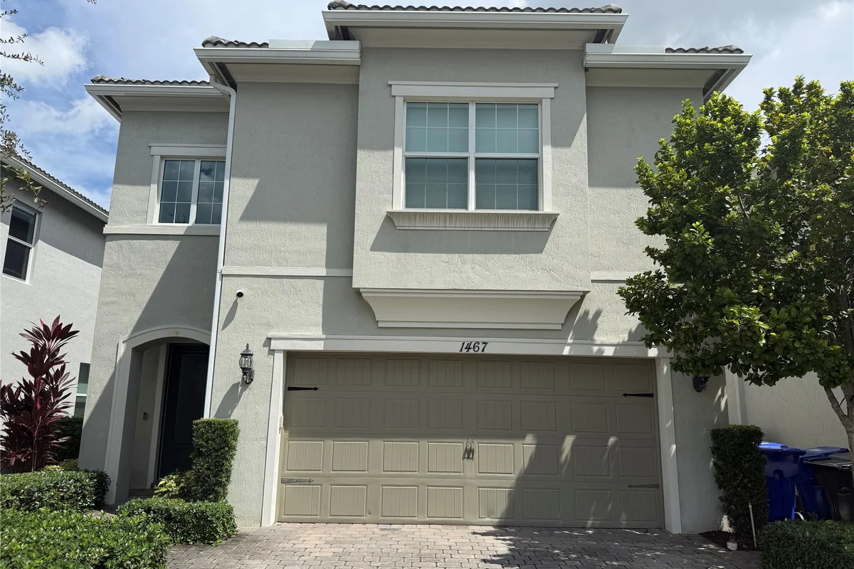 1467 Pongam Ter, Hollywood: photo 1 of 24