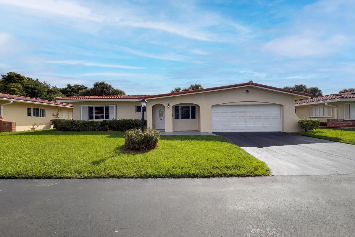4360 12th Dr, Deerfield Beach: photo 1 of 24