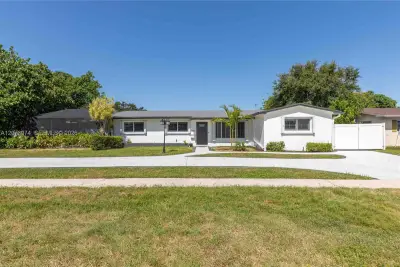 1900 NW 82nd Ter, Pembroke Pines: photo 1 of 34