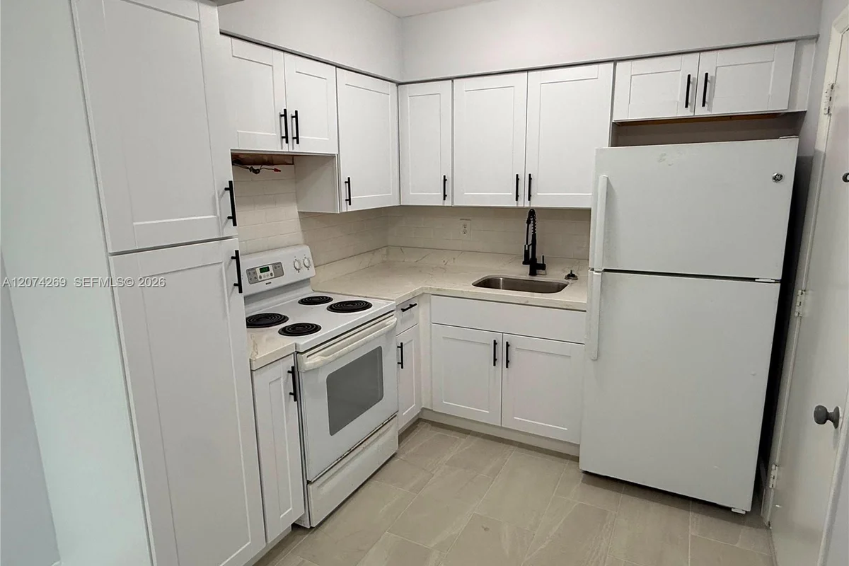 1824 Monroe St #12, Hollywood: photo 1 of 12