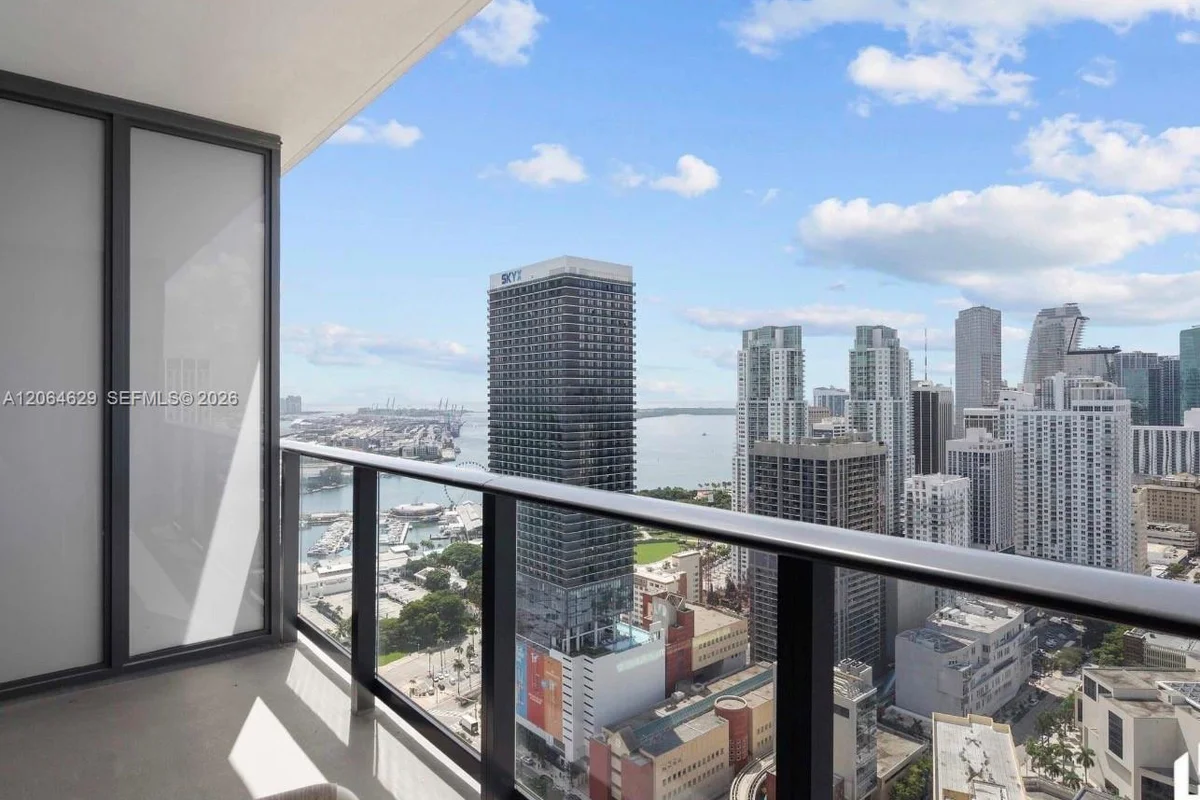 159 NE 6th St #3506, Miami: photo 1 of 16