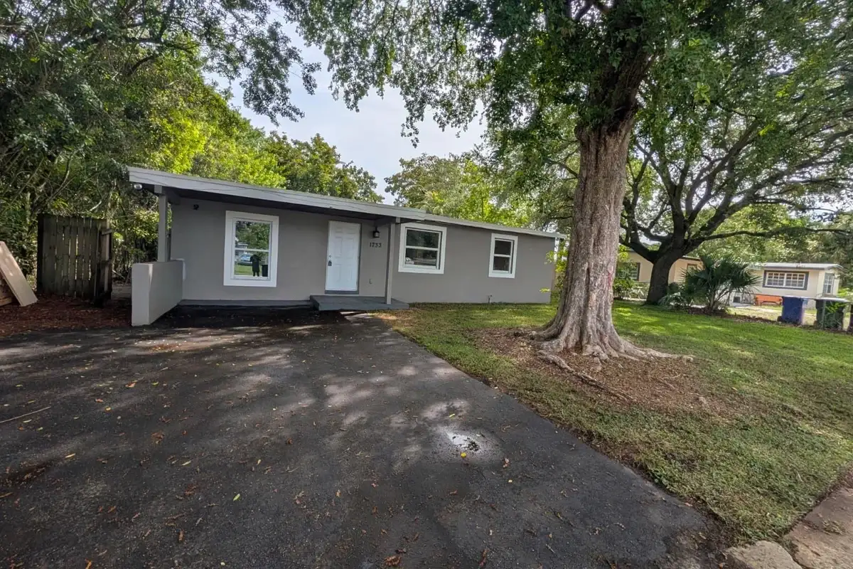 1733 NW 18th St, Fort Lauderdale: photo 1 of 17