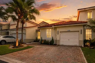 18788 SW 28th St, Miramar: photo 1 of 30