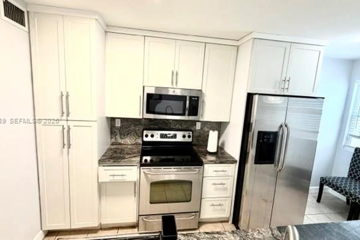 4609 NW 97th Ct #1, Doral: photo 1 of 15