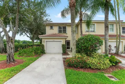 9650 Lago Dr, Boynton Beach: photo 1 of 51