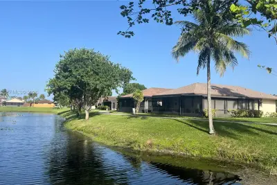 5437 Mendoza St, West Palm Beach: photo 1 of 58