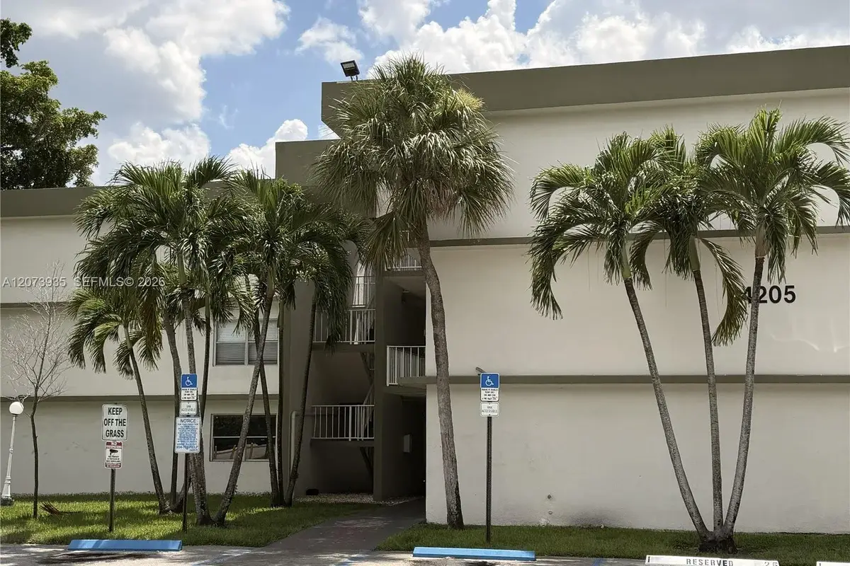 4205 N University Dr #202, Sunrise: photo 1 of 20