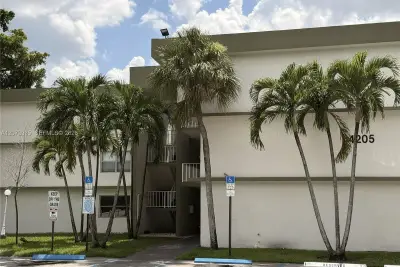 4205 N University Dr #202, Sunrise: photo 1 of 20