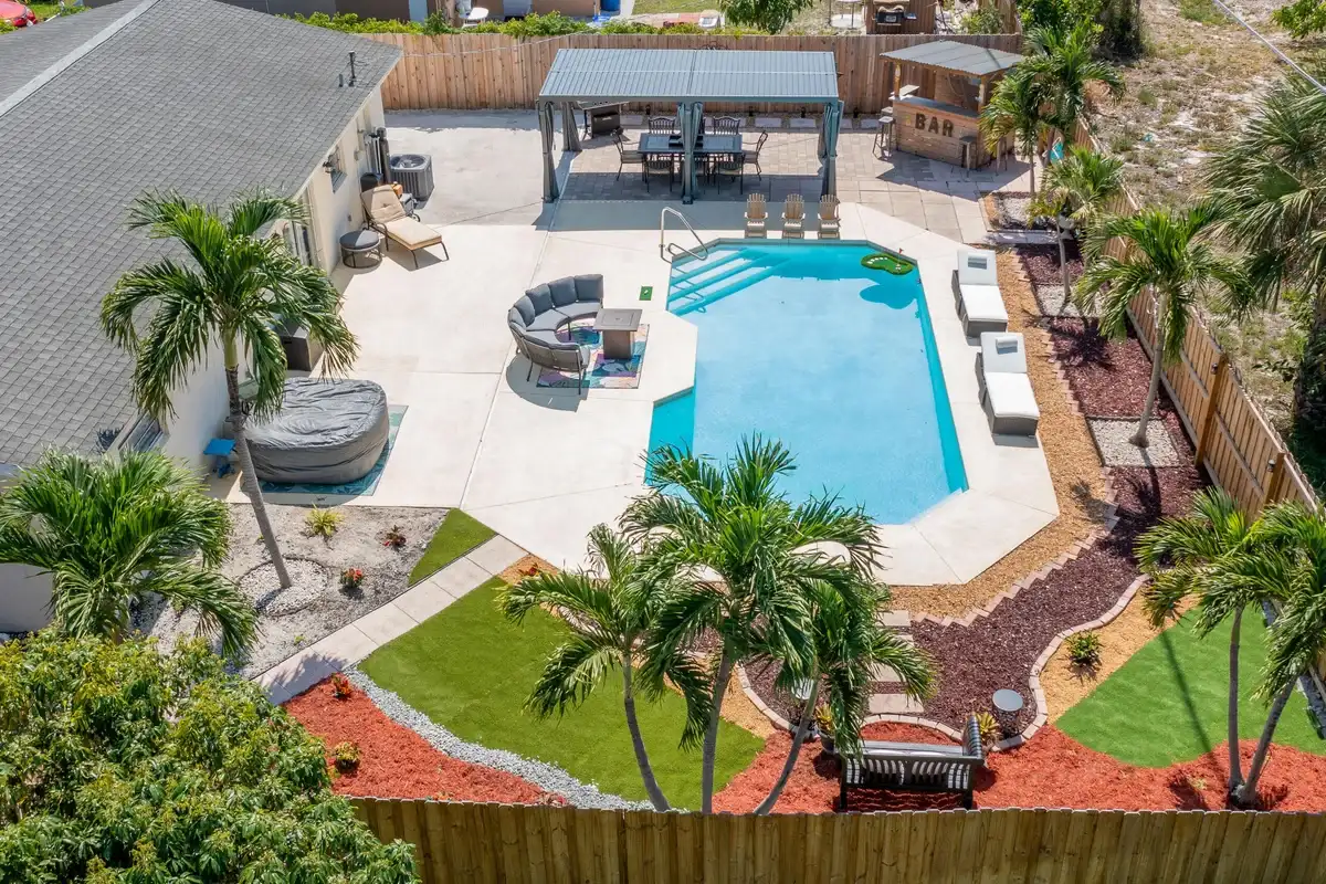 1416 W Hardee St, Lantana: photo 1 of 41